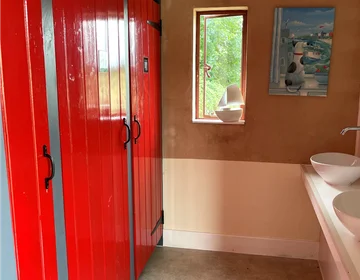 Full washing and toilet facilities