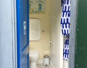 Full washing and toilet facilities